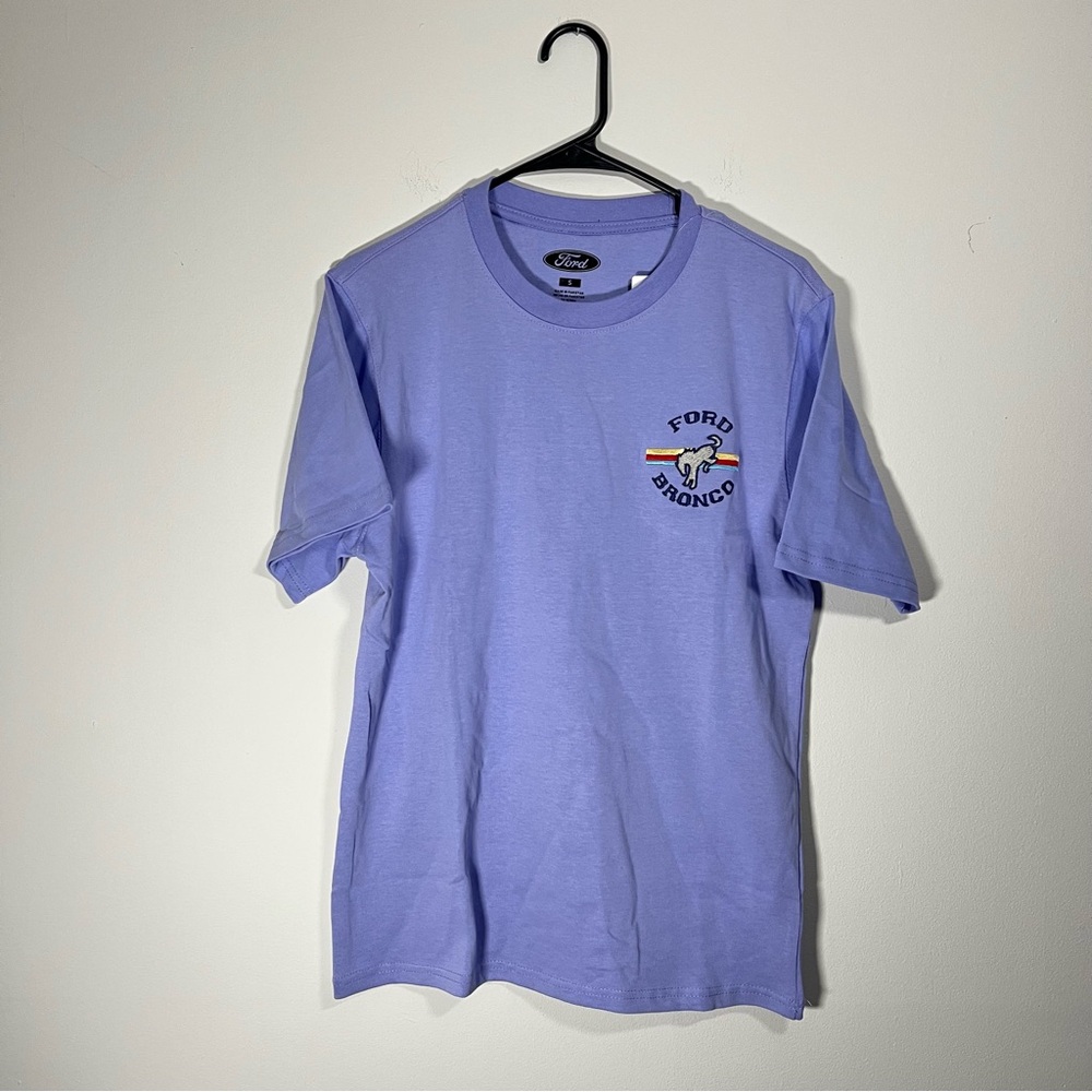 NWT Men’s Ford Bucking Bronco Cotton Jersey Short Sleeve Tee in Foggy Lavender S